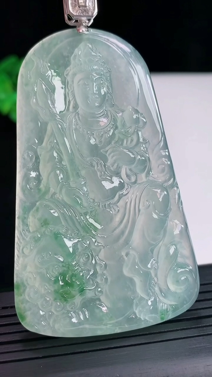 天然A货翡翠种飘花文殊菩萨吊坠，尺寸68.6-43-6.8重量:40.88g
5月2日