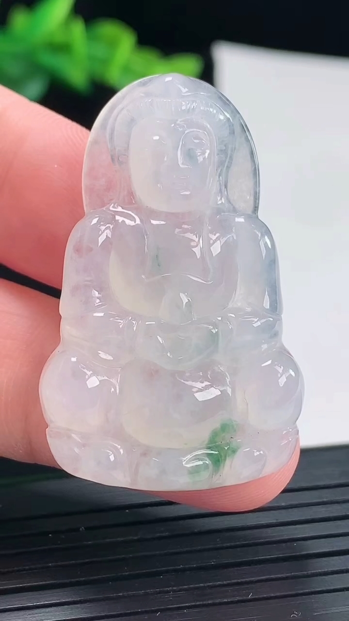 天然A货翡翠冰种飘花正装观音吊坠，尺寸42-26.5-5重量:10.24g
5月2日