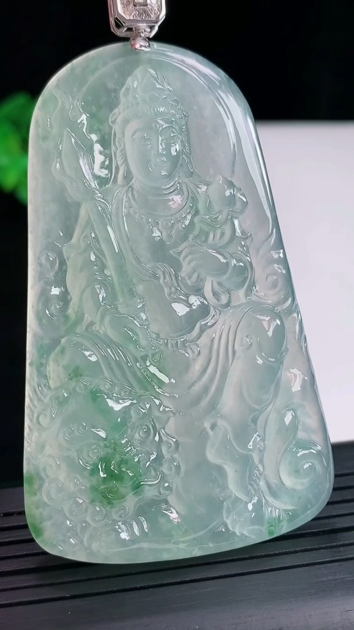 天然A货翡翠种飘花文殊菩萨吊坠，尺寸68.6-43-6.8重量:40.88g
5月2日