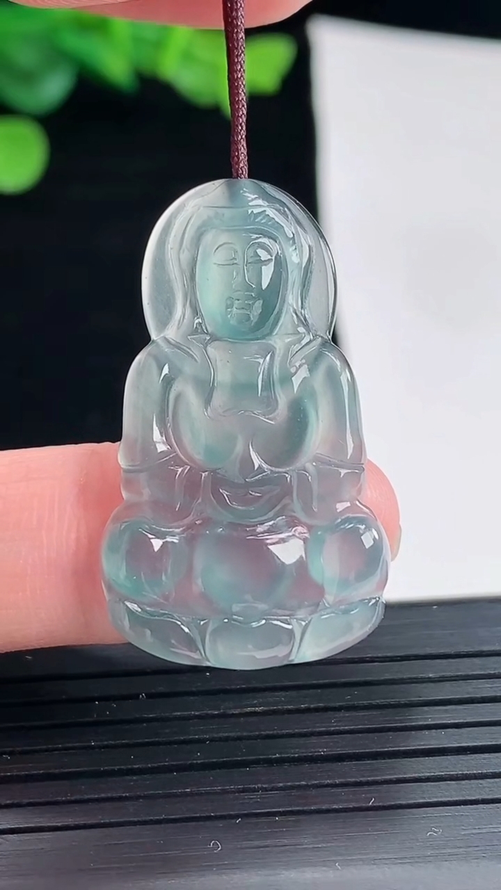 天然A货翡翠正装观音吊坠，尺寸35.5-20.6-3重量:4.06g
5月2日