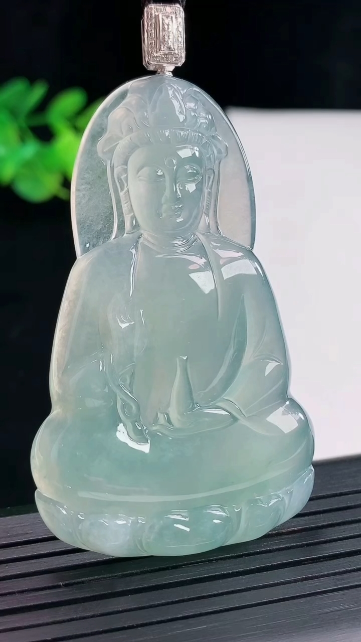 天然A货翡翠素衣观音吊坠，尺寸60.5-37-5.5重量:25.55g
5月2日