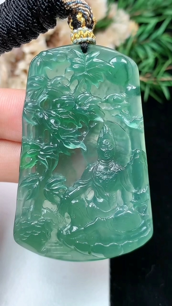 天然A货翡翠蓝水观音菩萨吊坠，尺寸52.8-34.9-5.2，重量:20.27g
5月2日