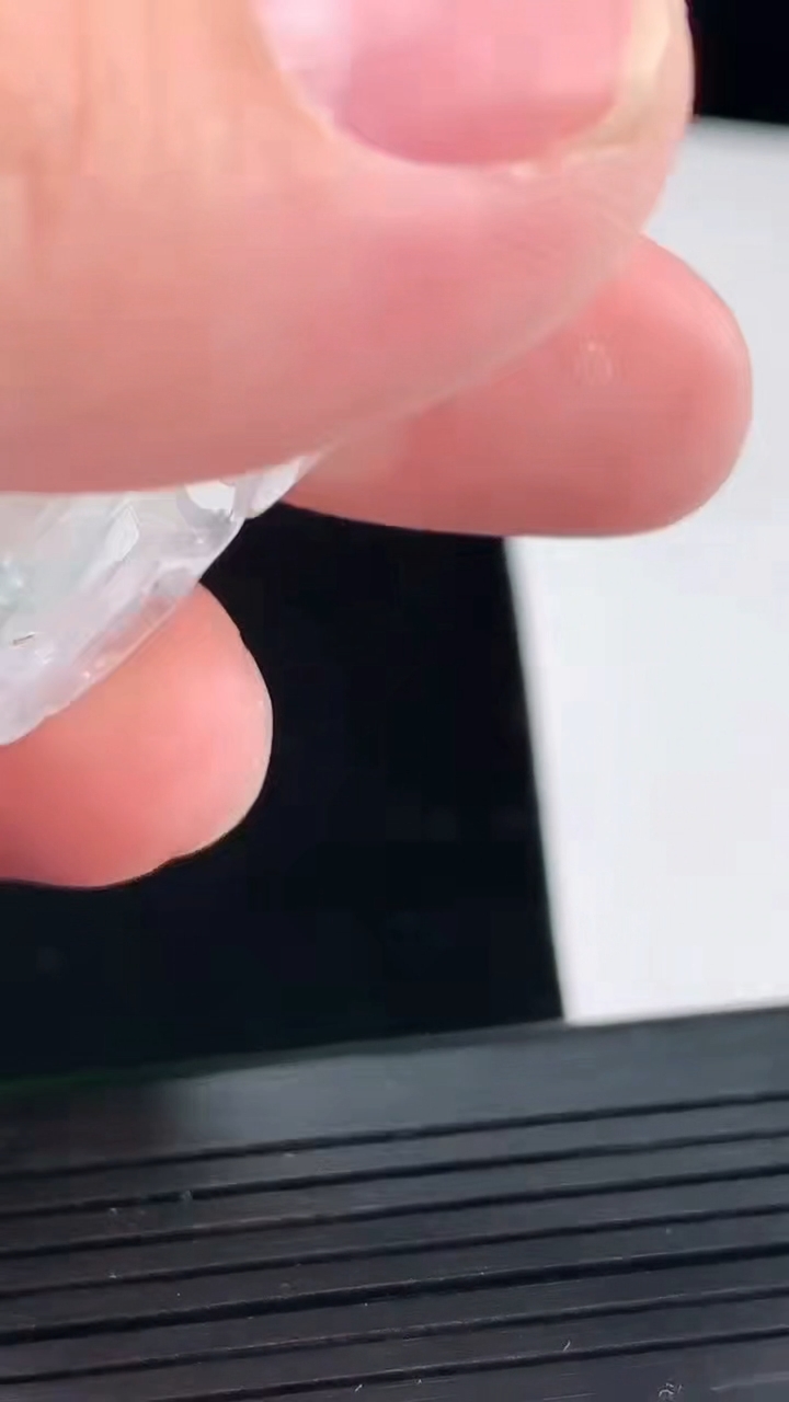 天然A货翡翠冰种飘花正装观音吊坠，尺寸42-26.5-5重量:10.24g
5月2日