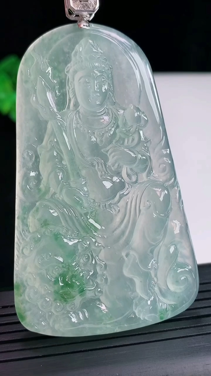 天然A货翡翠种飘花文殊菩萨吊坠，尺寸68.6-43-6.8重量:40.88g
5月2日