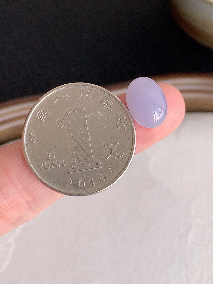 天然A货翡翠紫罗兰蛋面镶嵌件 
尺寸11.2-7.8-4mm 重量0.80g 0430