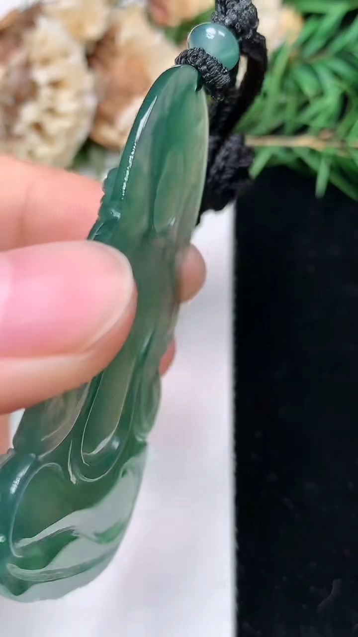 天然A货翡翠蓝水度母吊坠，尺寸57.8-36-5，重量:22.72g
5月2日