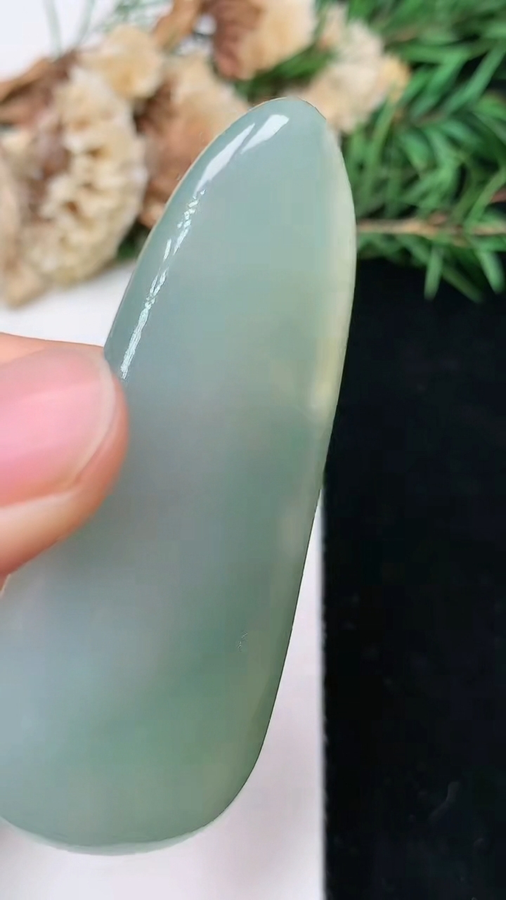 天然A货翡翠观音菩萨吊坠，尺寸60-24.7-10，重量:27.73g
5月2日