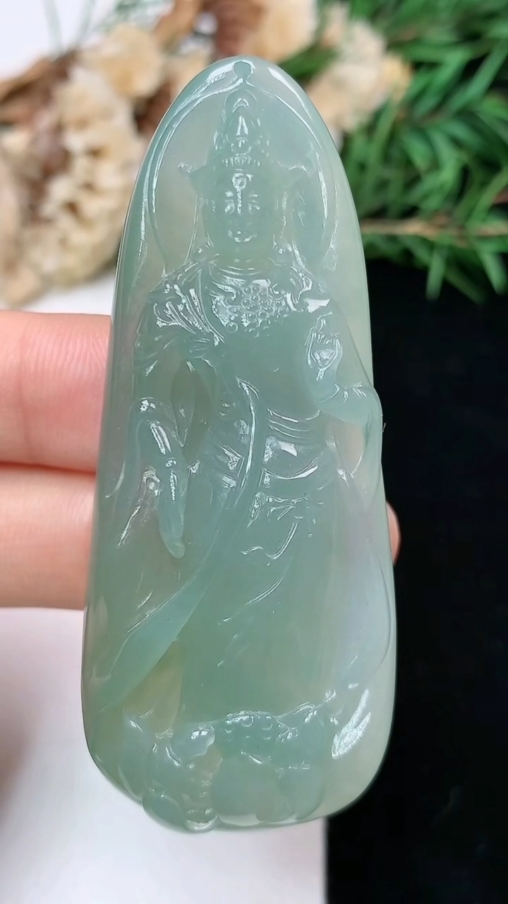 天然A货翡翠观音菩萨吊坠，尺寸60-24.7-10，重量:27.73g
5月2日