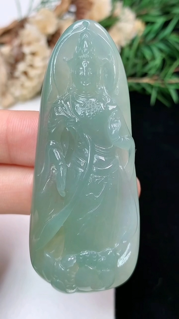 天然A货翡翠观音菩萨吊坠，尺寸60-24.7-10，重量:27.73g
5月2日