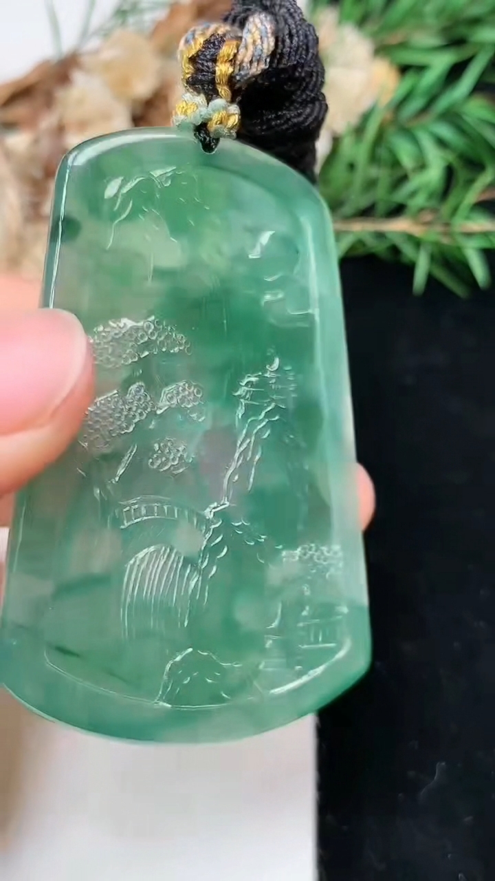 天然A货翡翠蓝水观音菩萨吊坠，尺寸52.8-34.9-5.2，重量:20.27g
5月2日