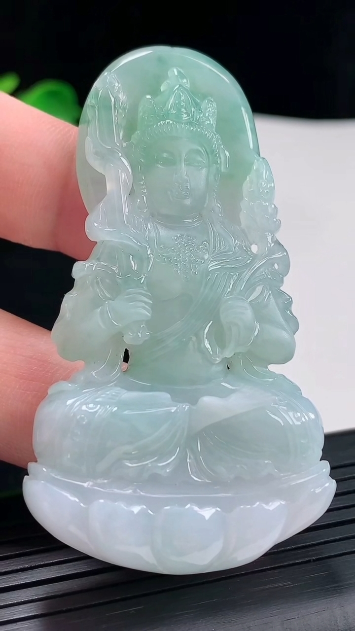 天然A货翡翠虚空藏菩萨吊坠，尺寸68-38-12重量:44.75g
5月3日