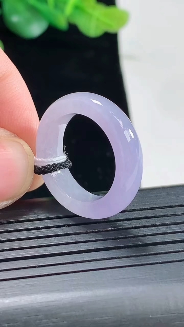 天然A货翡翠紫罗兰玉指环 戒指，尺寸16.8-5.6-4重量:4.48g2026年5月3日
工厂直销