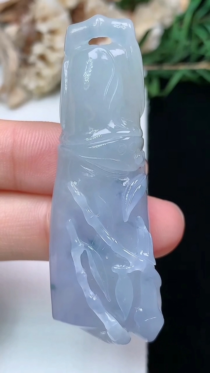 天然A货翡翠紫罗兰 飘花节节高升 竹节吊坠，尺寸54-18.7-11.6，重量:20.85g
5月3