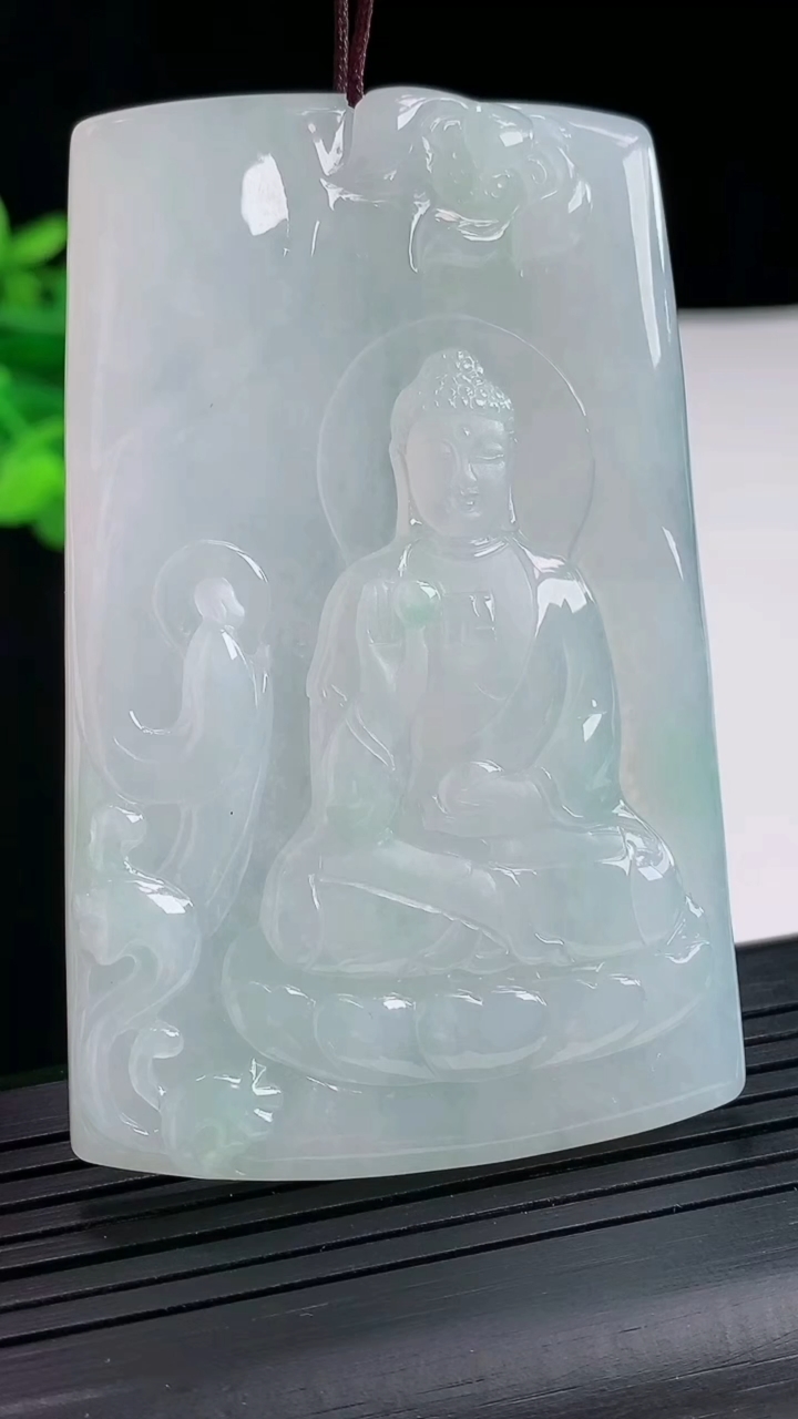 天然A货翡翠阿弥陀佛吊坠，尺寸68-43.6-5.6重量:41.90g
5月3日