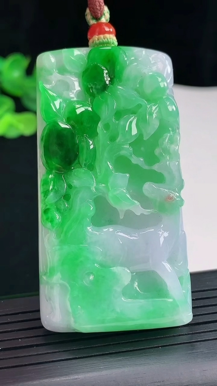 天然A货翡翠梅花鹿吊坠，尺寸65-34-11重量:55.66g
5月3日