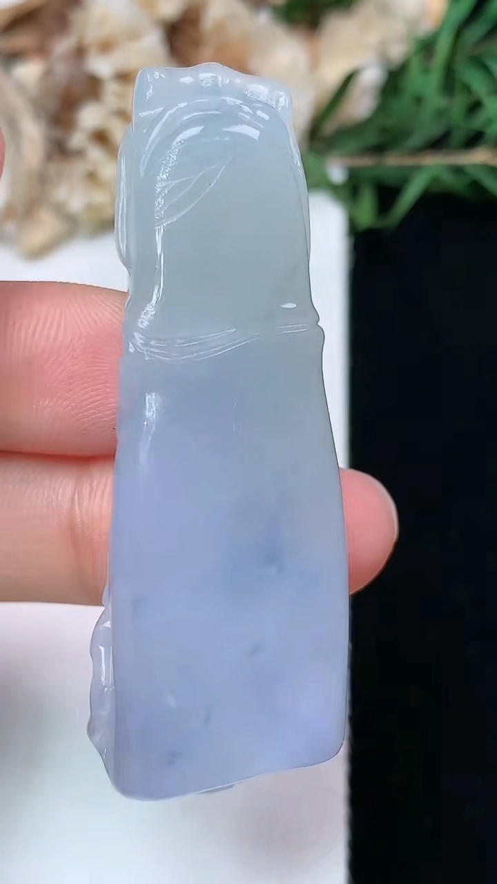 天然A货翡翠紫罗兰 飘花节节高升 竹节吊坠，尺寸54-18.7-11.6，重量:20.85g
5月3日