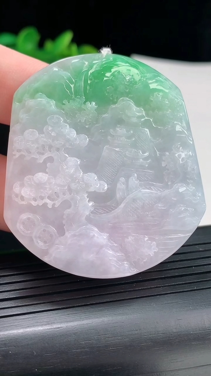 天然A货翡翠山水牌吊坠，尺寸54-48.6-5重量:32.06g
5月3日