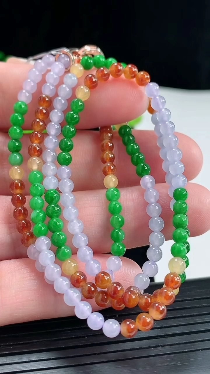 天然A货翡翠四彩圆珠项链，尺寸4-170颗重量:16.77g
5月3日