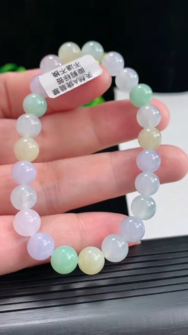 天然A货翡翠三彩圆珠手串，尺寸8-23颗重量:20.58g5月3日
工厂直销收藏佳品,种好水足，色泽均匀，有种有色，上手高大气！