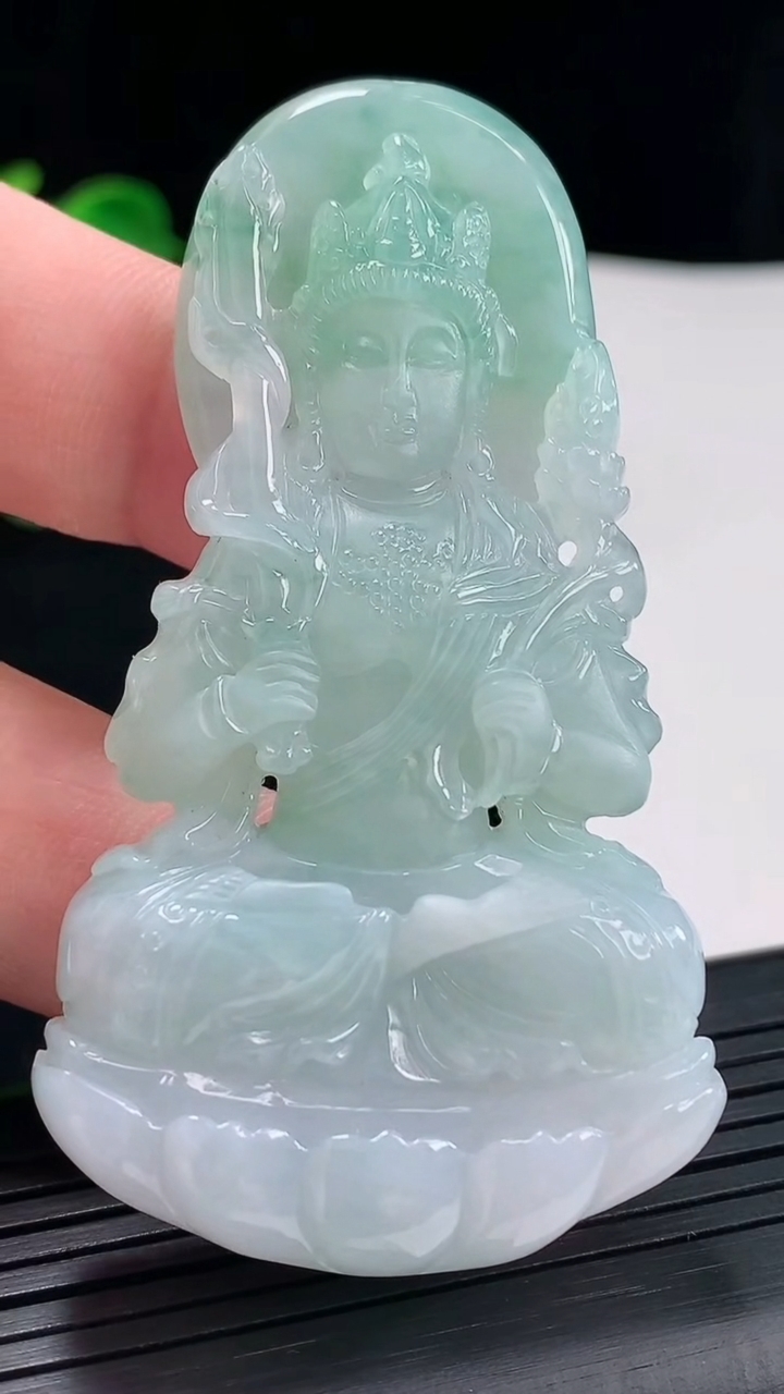 天然A货翡翠虚空藏菩萨吊坠，尺寸68-38-12重量:44.75g
5月3日