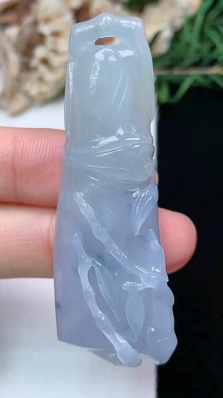 天然A货翡翠紫罗兰 飘花节节高升 竹节吊坠，尺寸54-18.7-11.6，重量:20.85g
5月3