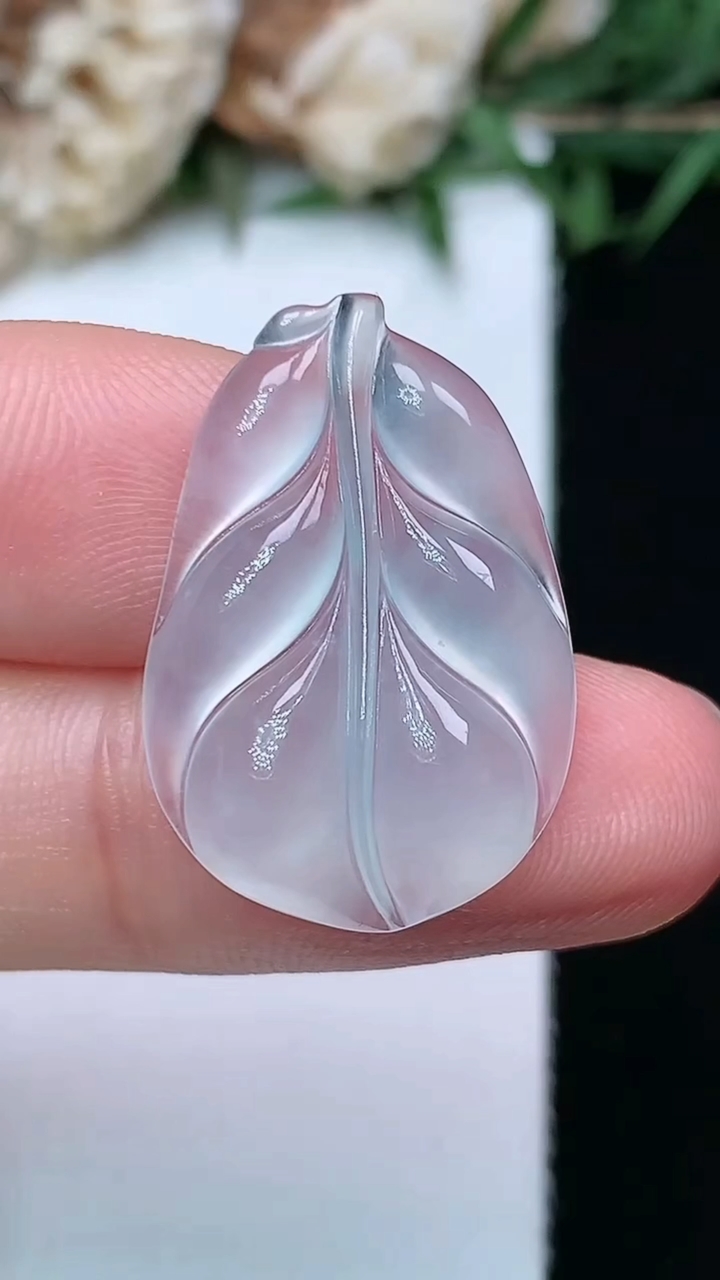 天然A货翡翠白冰金枝玉叶 叶子镶嵌件，尺寸24-16.4-4，重量:2.32g
5月3日