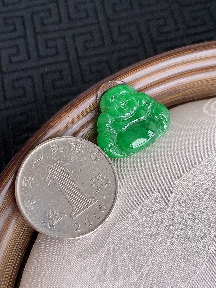 天然A货翡翠满绿佛公镶嵌件 
尺寸17.5-20.4-3.6mm 重量2.50g 0430