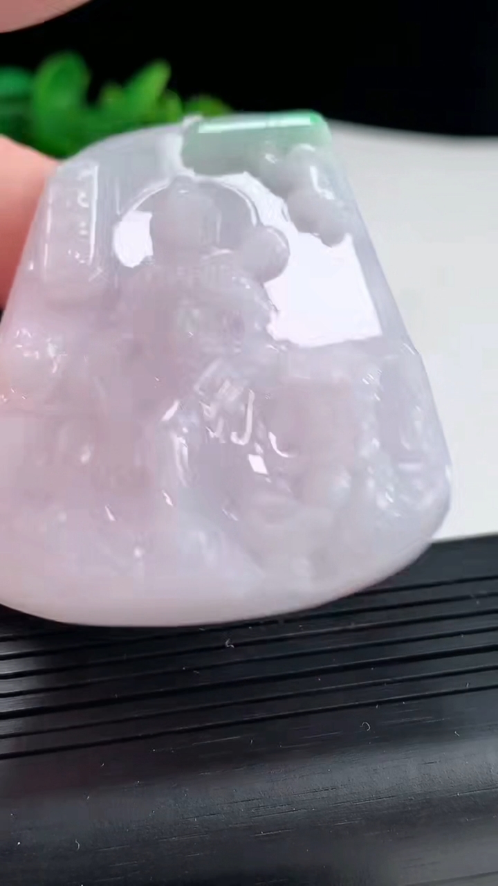 天然A货翡翠普贤菩萨吊坠，尺寸61-45-8重量:43.29g
5月3日