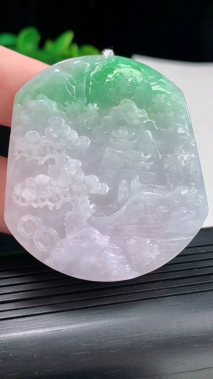 天然A货翡翠山水牌吊坠，尺寸54-48.6-5重量:32.06g
5月3日
