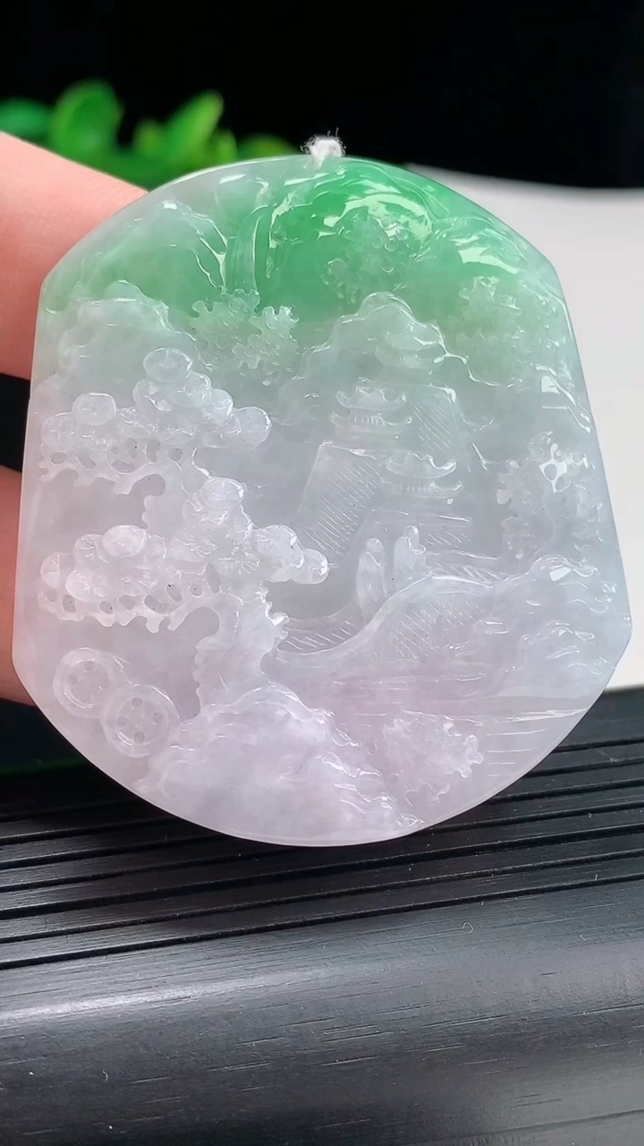 天然A货翡翠山水牌吊坠，尺寸54-48.6-5重量:32.06g
5月3日