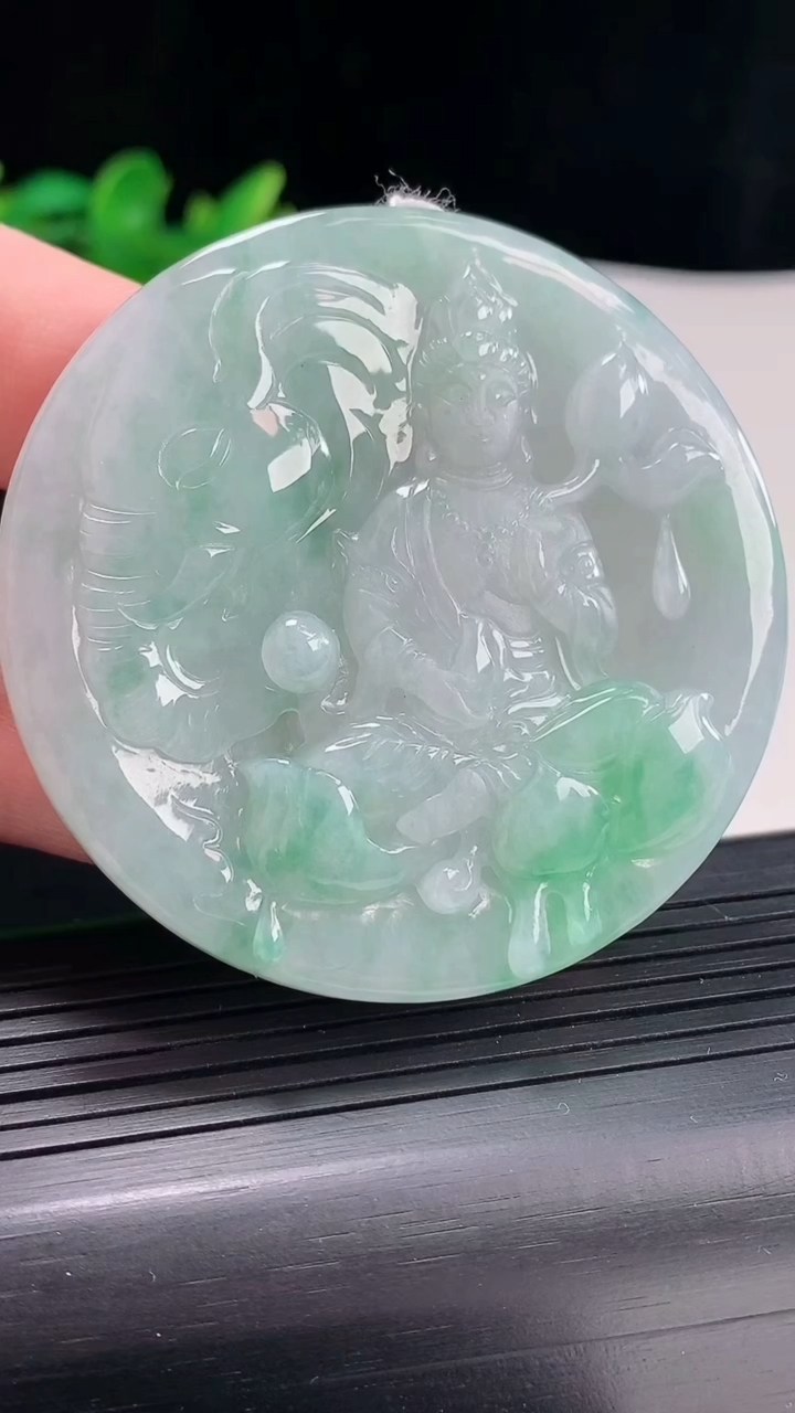 天然A货翡翠飘普贤菩萨吊坠，尺寸56.5-7.6重量:40.65g
5月3日
