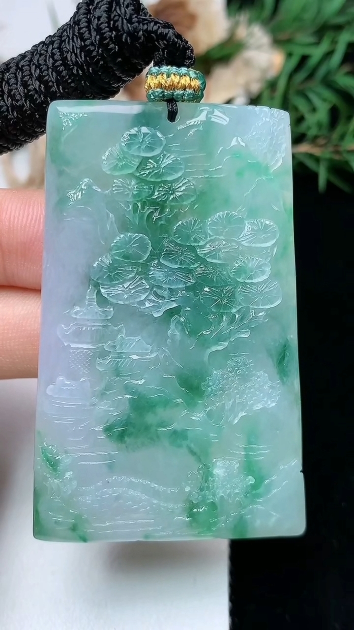 天然A货翡翠山水牌吊坠，尺寸55.7-35.8-6.3，重量:35.04g
5月3日