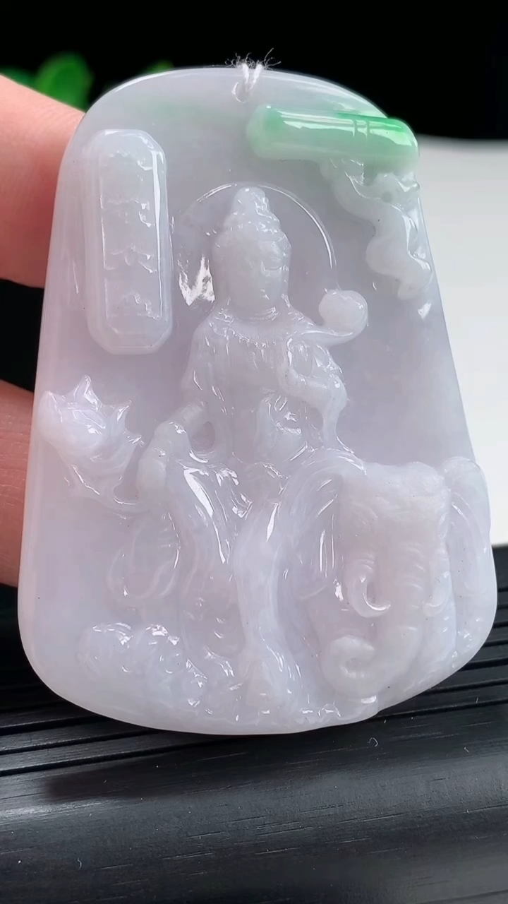 天然A货翡翠普贤菩萨吊坠，尺寸61-45-8重量:43.29g
5月3日