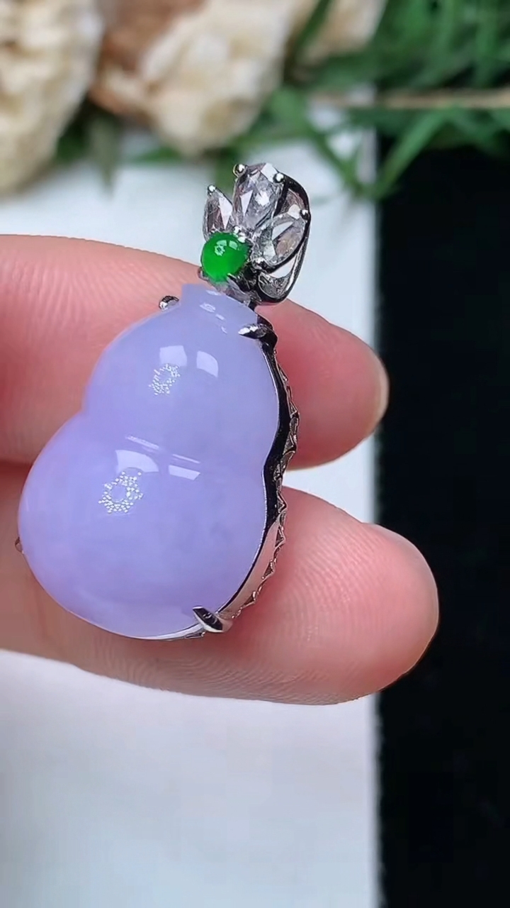 天然A货翡翠k金紫罗兰葫芦吊坠，尺寸18.8-13.9-11.8，重量:6.04g
5月3日