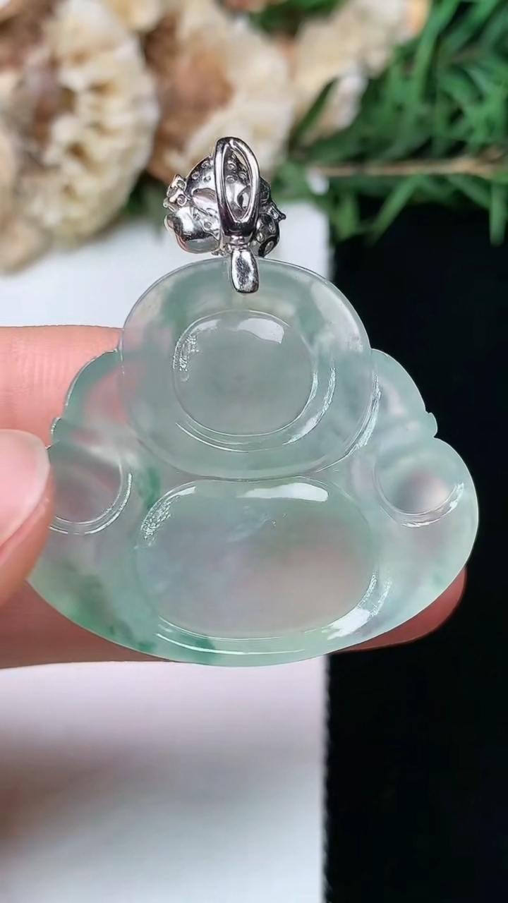 天然A货翡翠佛公吊坠，尺寸27-33-7，重量:11.66g
5月3日