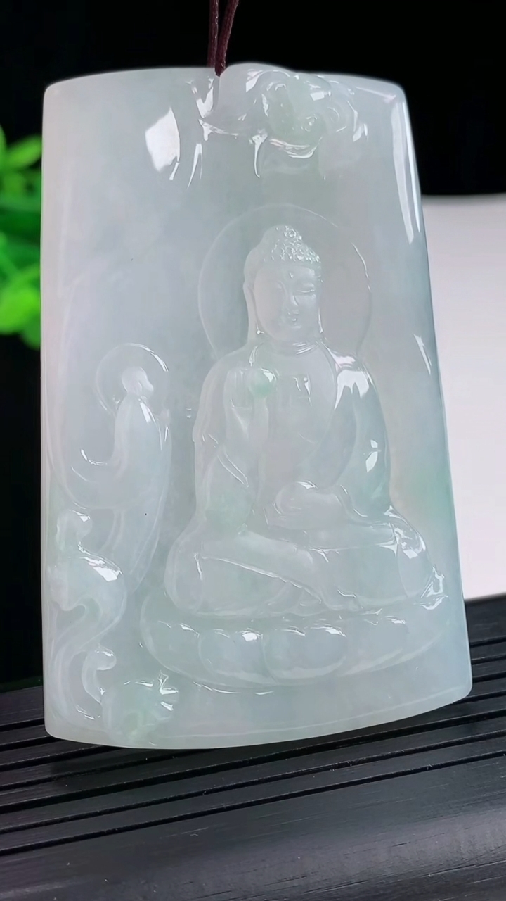 天然A货翡翠阿弥陀佛吊坠，尺寸68-43.6-5.6重量:41.90g
5月3日