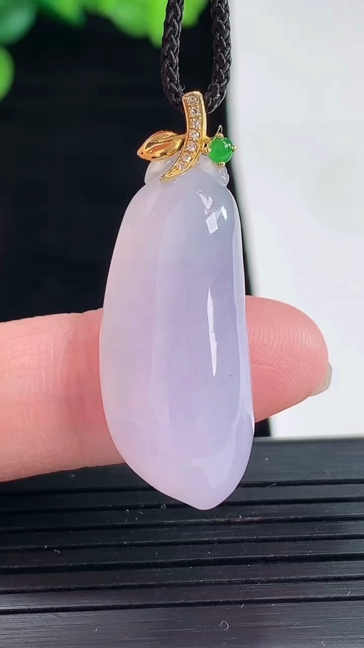 天然A货翡翠18k金紫罗兰福瓜吊坠，尺寸27.5-13-9.6重量:7.37g
5月3日