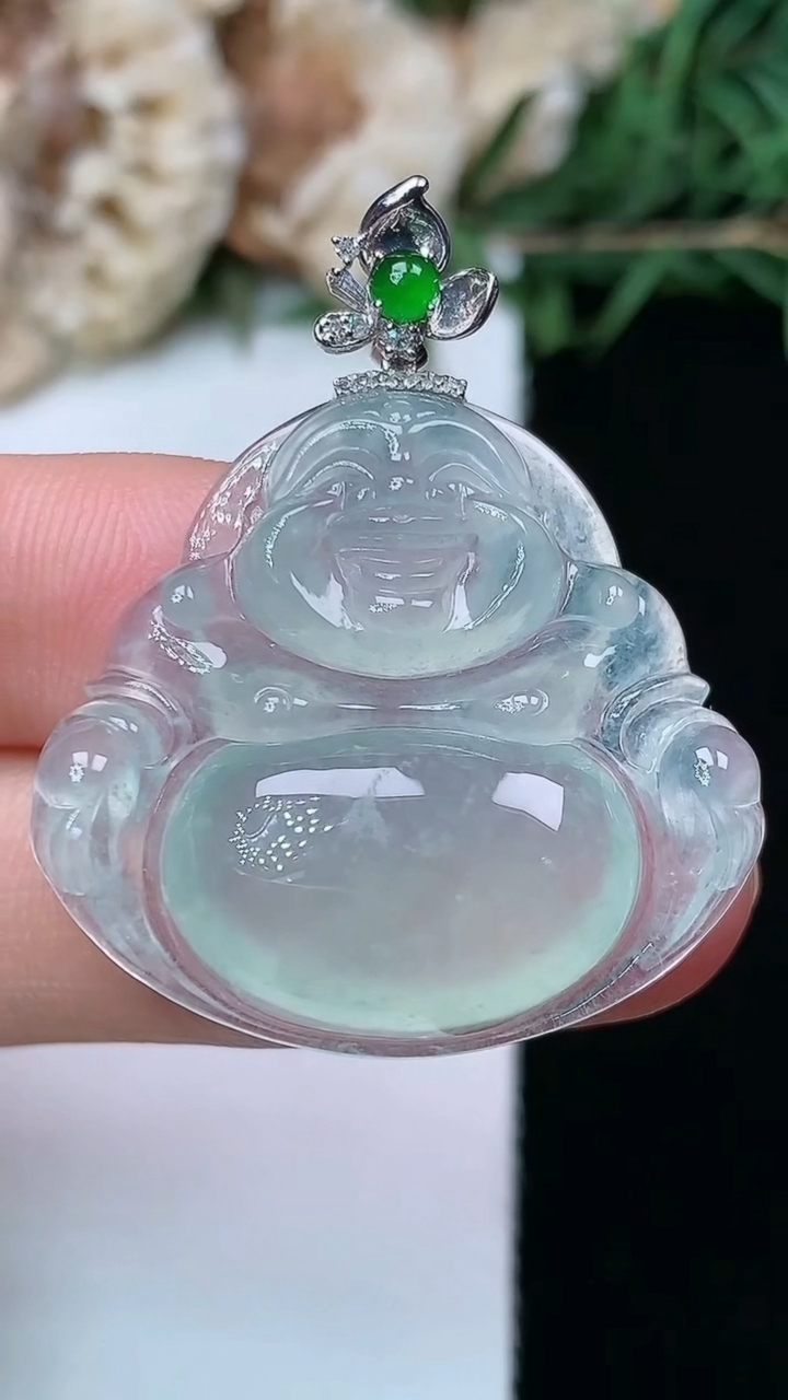 天然A货翡翠白冰佛公吊坠，尺寸25.8-29.4-5.8，重量:7.25g
5月3日