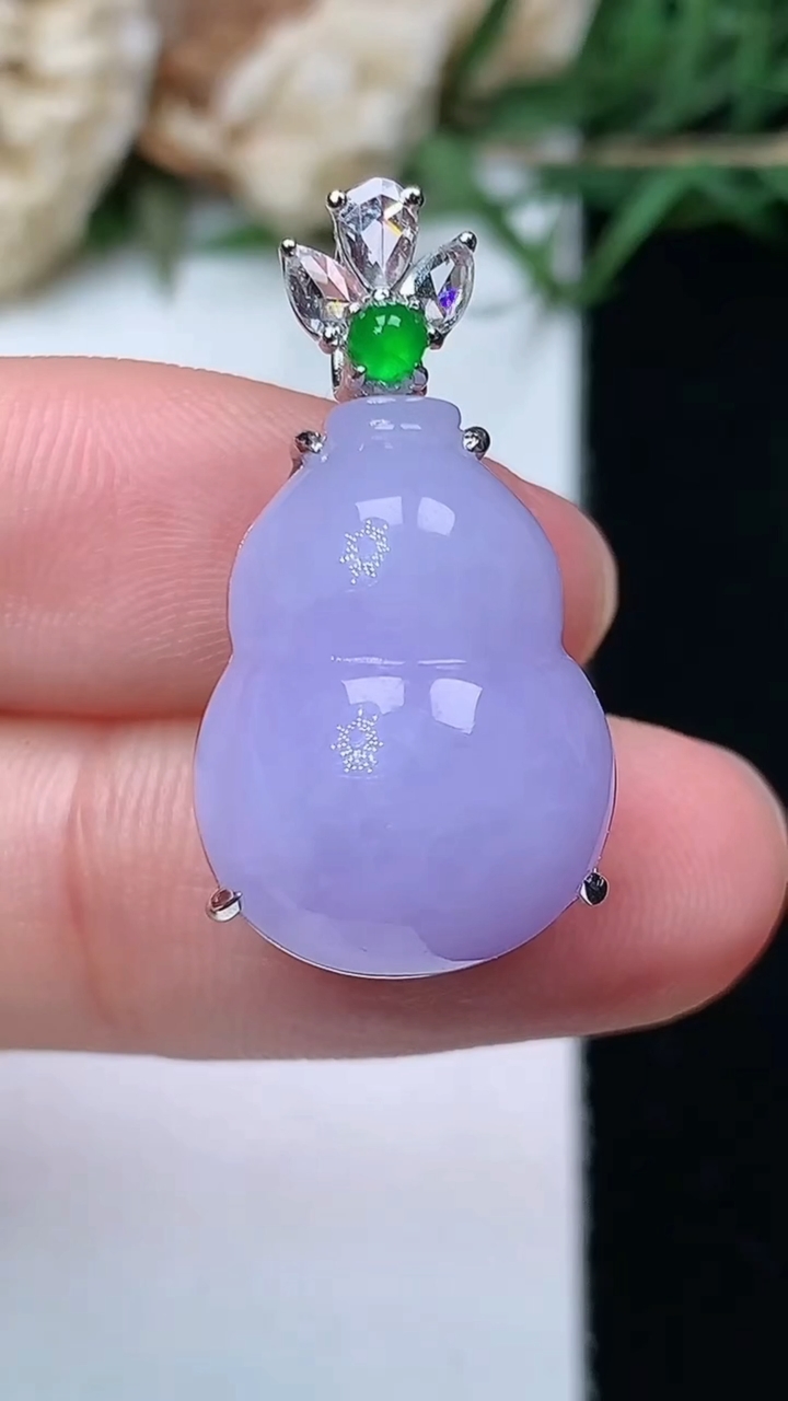 天然A货翡翠k金紫罗兰葫芦吊坠，尺寸18.8-13.9-11.8，重量:6.04g
5月3日