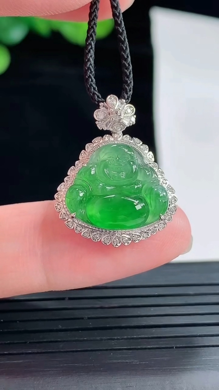 天然A货翡翠佛公吊坠，尺寸23.6-19-7.2，裸石13-15.5重量:2.96g
5月3日