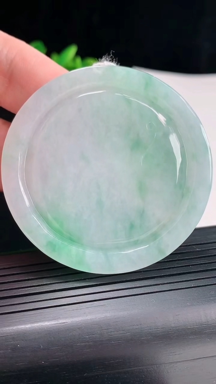 天然A货翡翠飘普贤菩萨吊坠，尺寸56.5-7.6重量:40.65g
5月3日