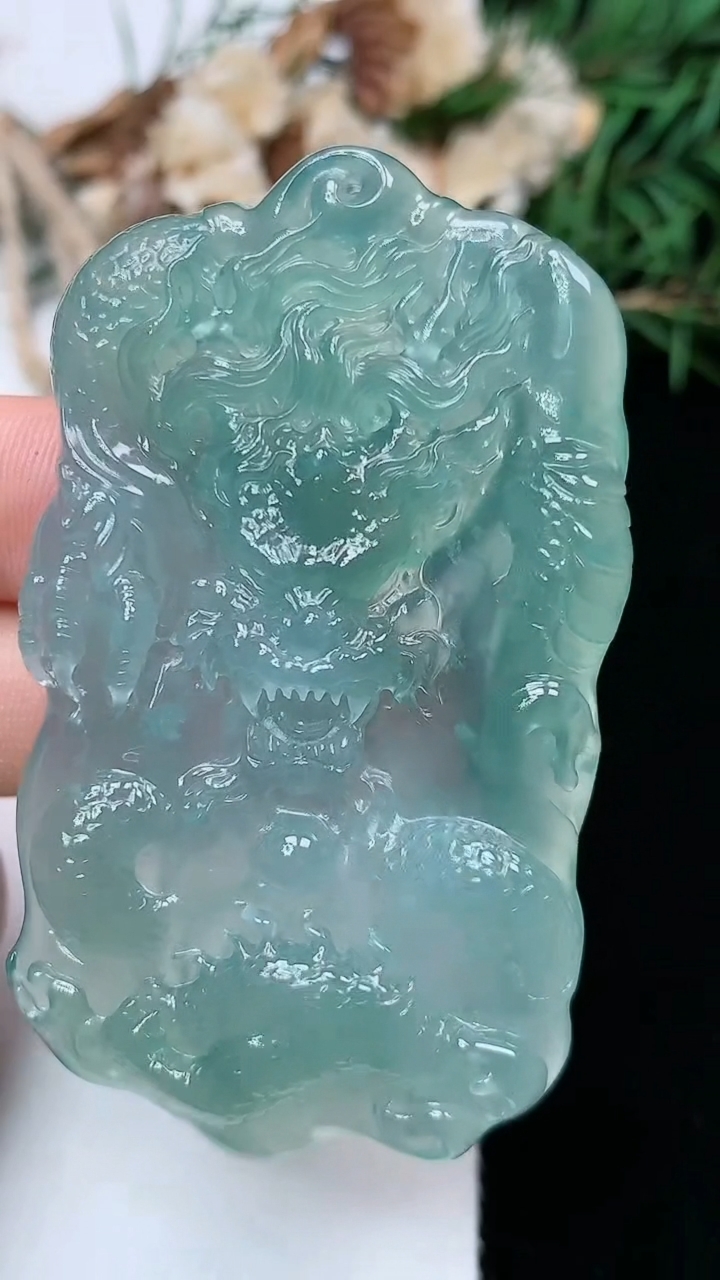 天然A货翡翠蓝水龙牌吊坠，尺寸59-33.2-6.6，重量:23.39g
5月3日