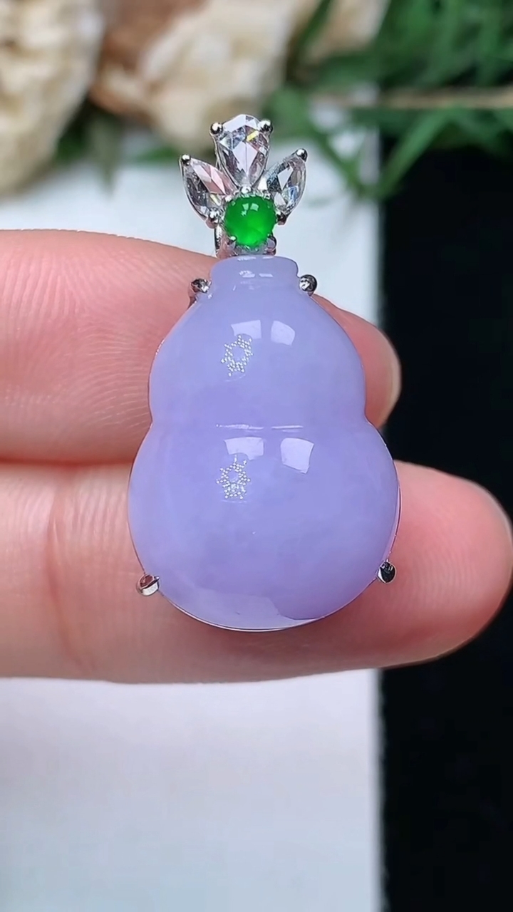 天然A货翡翠k金紫罗兰葫芦吊坠，尺寸18.8-13.9-11.8，重量:6.04g
5月3日