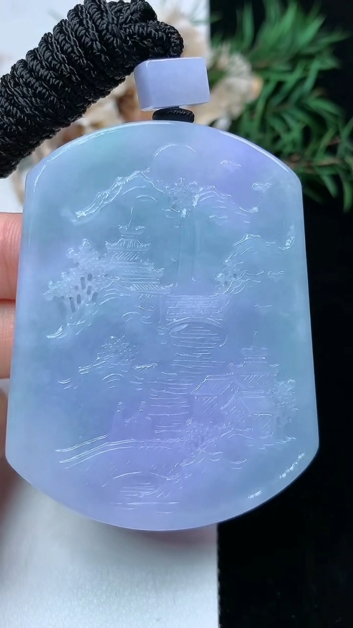 天然A货翡翠春带彩 紫罗兰山水牌吊坠，尺寸56-44.3-6.5，重量:47.28g
5月3日