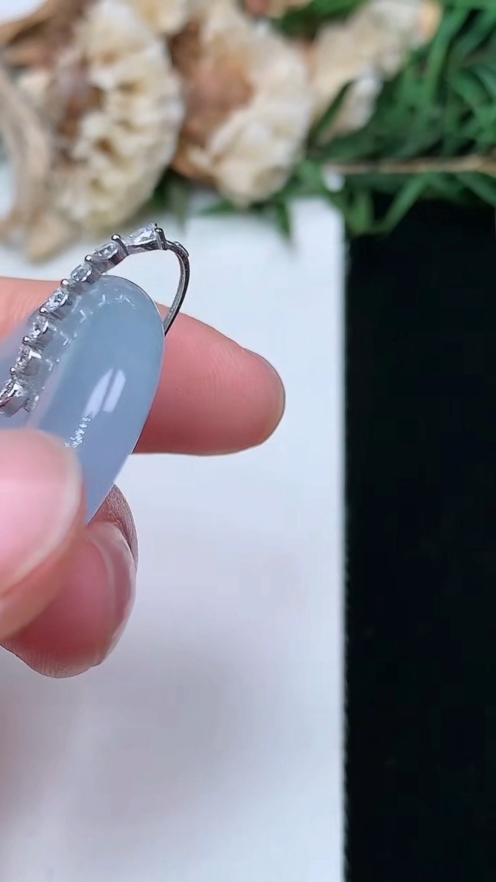 天然A货翡翠k金紫罗兰平安环吊坠，尺寸29.9-6，重量:11.57g
5月3日