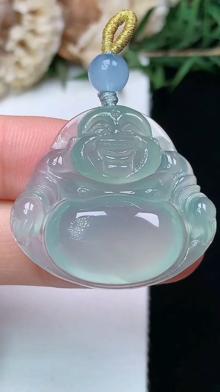 天然A货翡翠佛公吊坠，尺寸26.9-29.7-6.3，重量:8.13g
5月3日