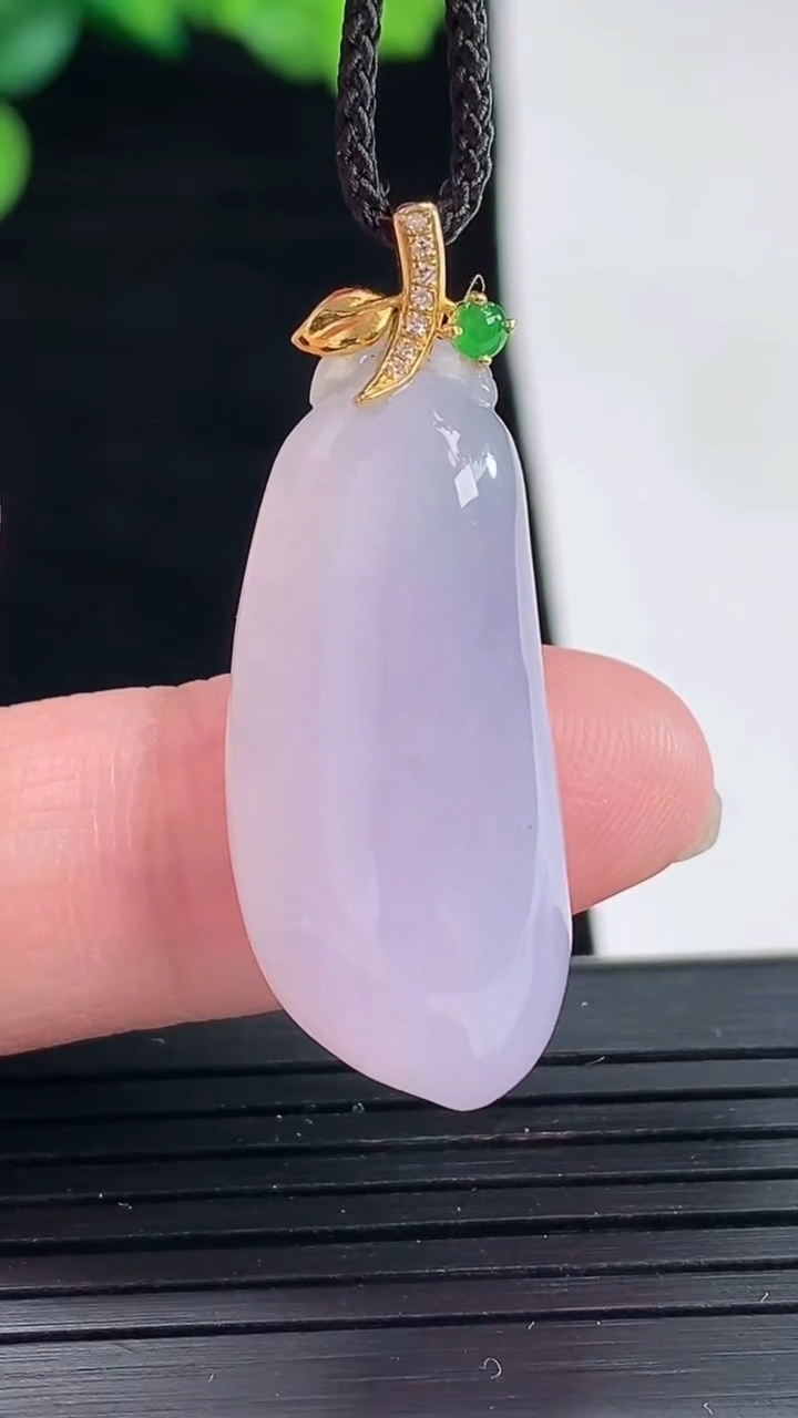 天然A货翡翠18k金紫罗兰福瓜吊坠，尺寸27.5-13-9.6重量:7.37g
5月3日