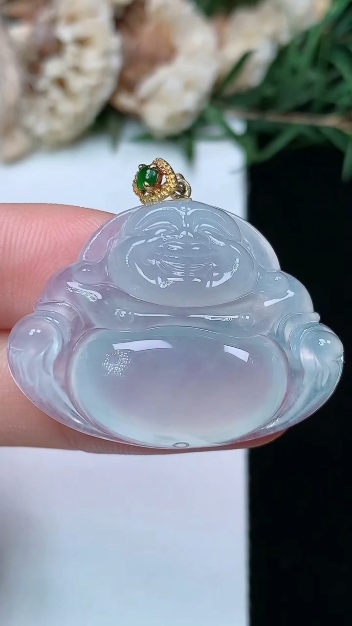 天然A货翡翠白冰佛公吊坠，尺寸24.3-33-6.7，重量:8.84g
5月4日