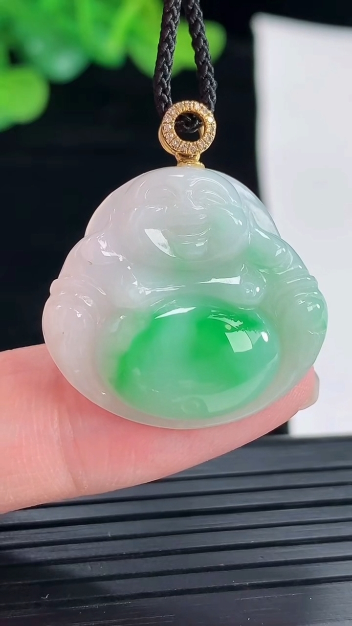 天然A货翡翠佛公吊坠，尺寸24-26-5.5重量:5.67g
5月4日