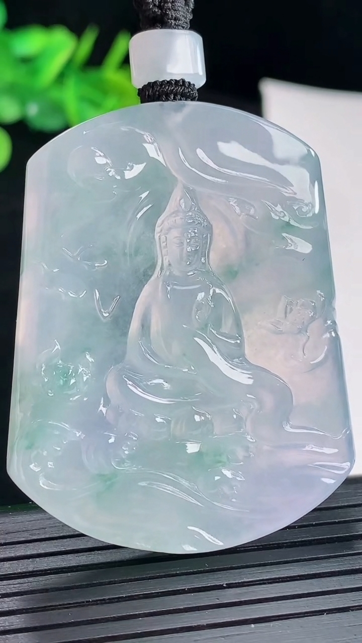 天然A货翡翠种紫罗兰 飘花观音菩萨吊坠，尺寸52-40.6-5.6重量:31.70g
5月4日